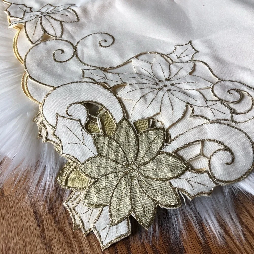 Homewear  ivory Shimmering Poinsettia set of 4 table linens